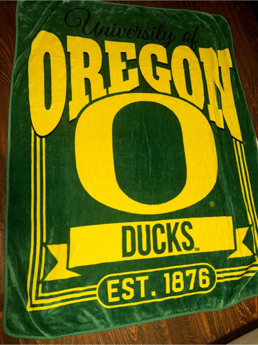 Oregon Ducks label-design plush throw blanket